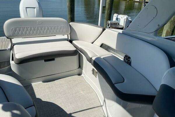 2023 Crownline 29