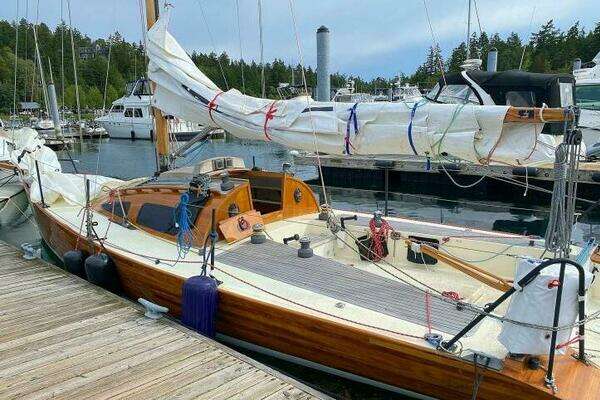 Photo of the 1997 Custom 30 Performance Sloop