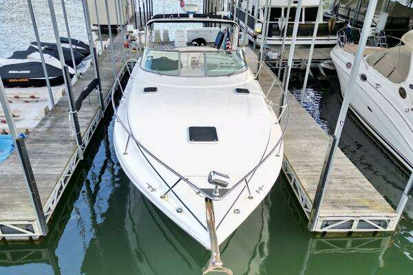 Photo of the 2004 Rinker 342 Fiesta Vee