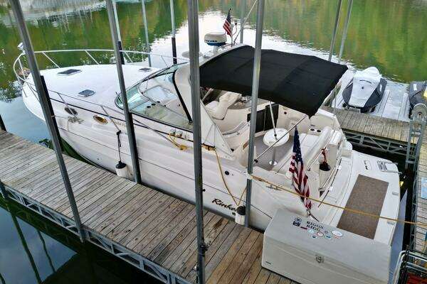 Photo of the 2004 Rinker 342 Fiesta Vee