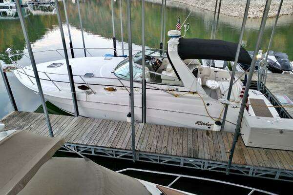 Photo of the 2004 Rinker 342 Fiesta Vee