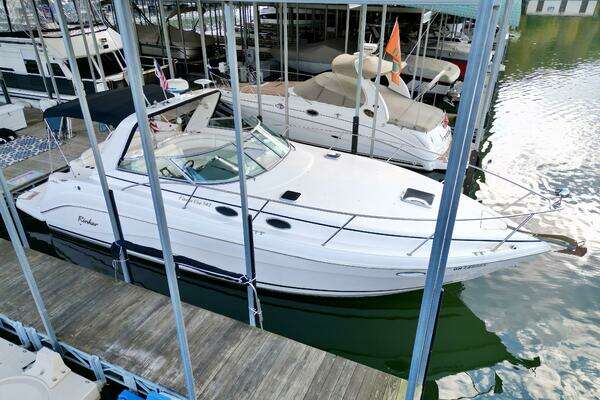 Photo of the 2004 Rinker 342 Fiesta Vee