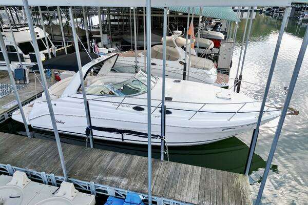 Photo of the 2004 Rinker 342 Fiesta Vee