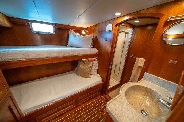 2006 Offshore Yachts 72