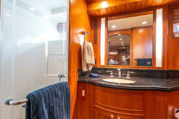 2006 Offshore Yachts 72