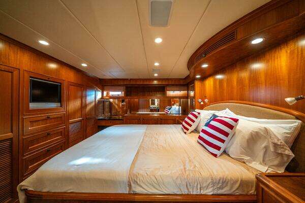 2006 Offshore Yachts 72