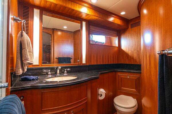 2006 Offshore Yachts 72