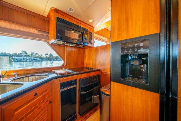 2006 Offshore Yachts 72
