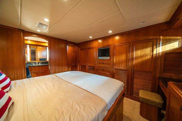 2006 Offshore Yachts 72