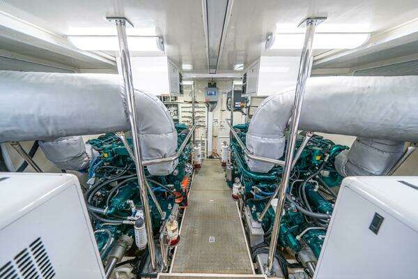 2006 Offshore Yachts 72