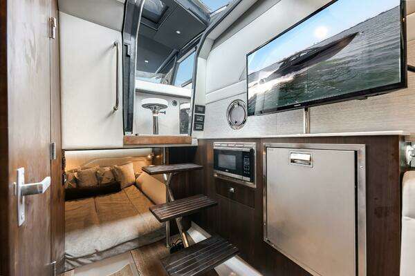 2023 Cruisers Yachts 42