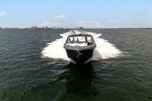 2023 Cruisers Yachts 42