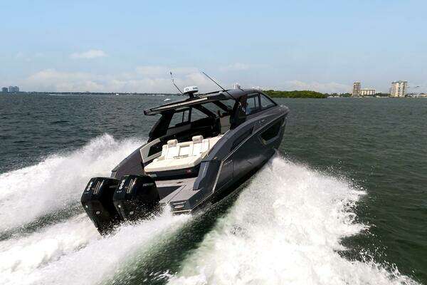 2023 Cruisers Yachts 42