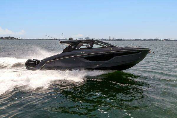 2023 Cruisers Yachts 42