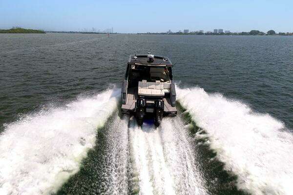 2023 Cruisers Yachts 42