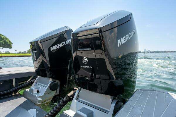 2023 Cruisers Yachts 42