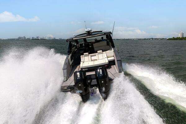 2023 Cruisers Yachts 42