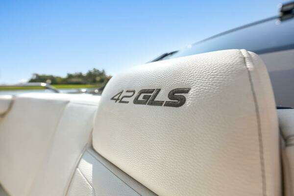 2023 Cruisers Yachts 42