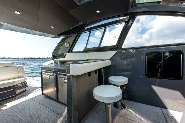 2023 Cruisers Yachts 42