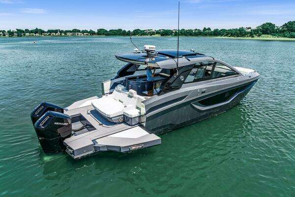 2023 Cruisers Yachts 42