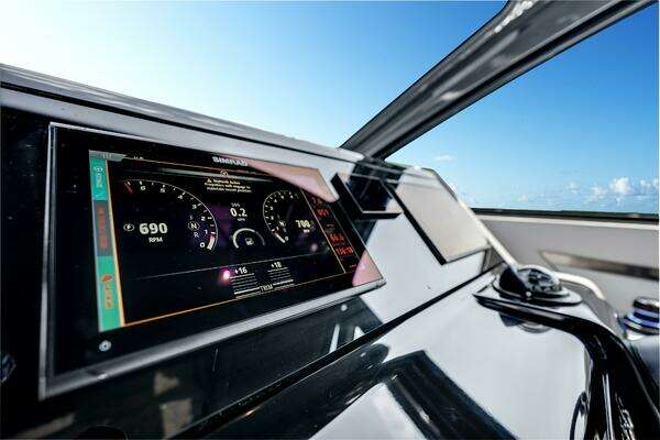 2023 Cruisers Yachts 42