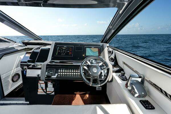 2023 Cruisers Yachts 42