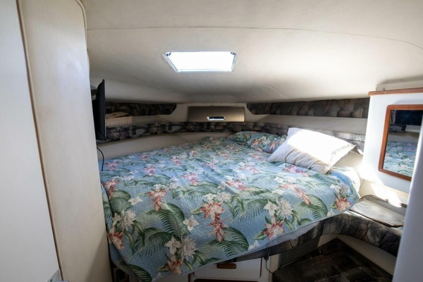 Calhoun s Saloon 42ft Sea Ray Yacht For Sale