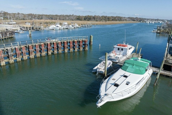 Calhoun s Saloon 42ft Sea Ray Yacht For Sale