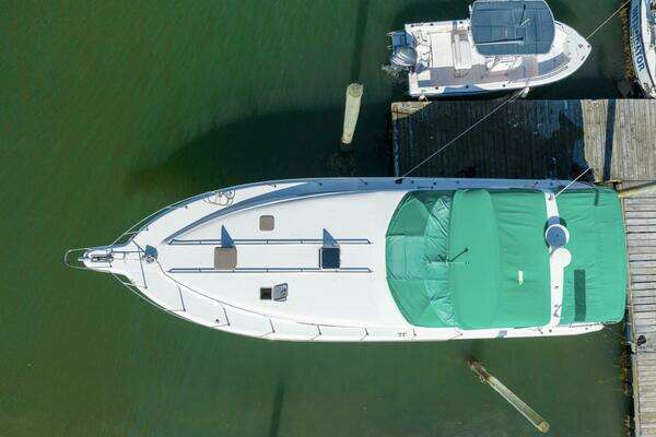 Photo of the 1990 Sea Ray 420 Sundancer "Calhoun's Saloon"
