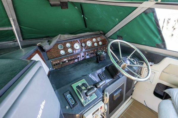 Calhoun s Saloon 42ft Sea Ray Yacht For Sale