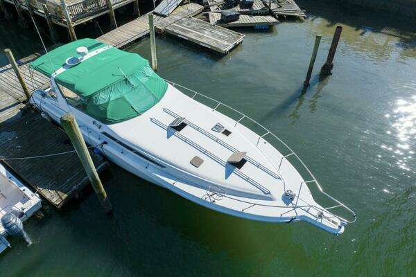 Photo of the 1990 Sea Ray 420 Sundancer "Calhoun's Saloon"