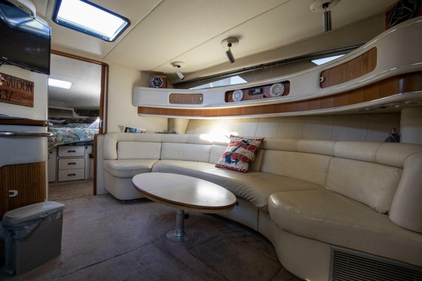 Calhoun s Saloon 42ft Sea Ray Yacht For Sale