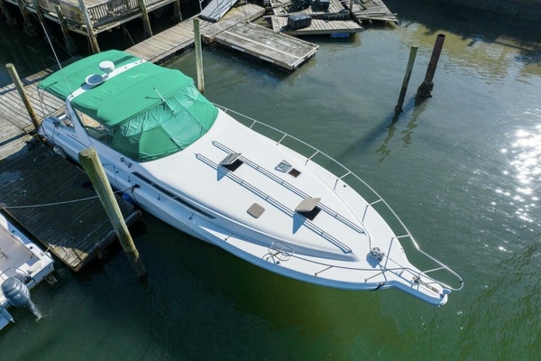 Calhoun s Saloon 42ft Sea Ray Yacht For Sale