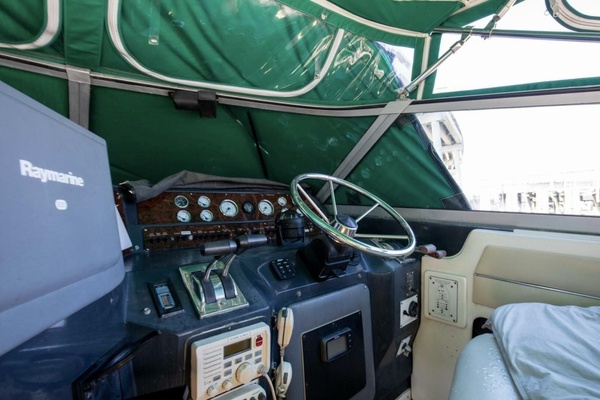 Calhoun s Saloon 42ft Sea Ray Yacht For Sale