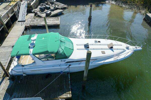 Photo of the 1990 Sea Ray 420 Sundancer "Calhoun's Saloon"