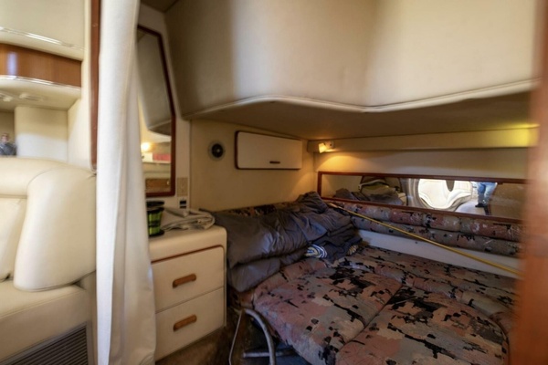 Calhoun s Saloon 42ft Sea Ray Yacht For Sale