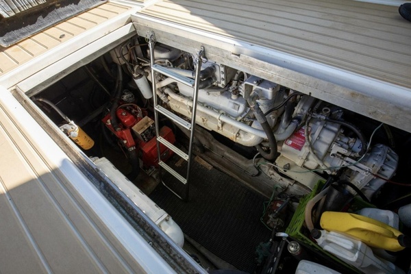 Calhoun s Saloon 42ft Sea Ray Yacht For Sale