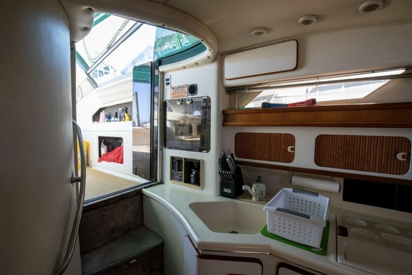 Calhoun s Saloon 42ft Sea Ray Yacht For Sale