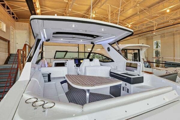 32ft Sea Ray Yacht For Sale