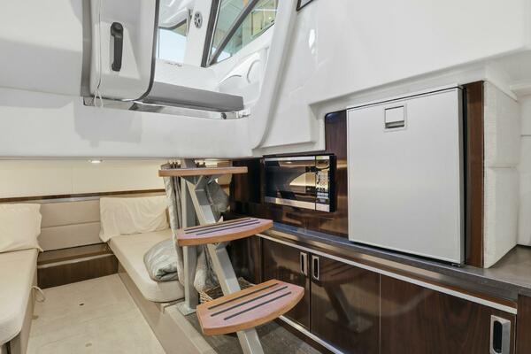 32ft Sea Ray Yacht For Sale