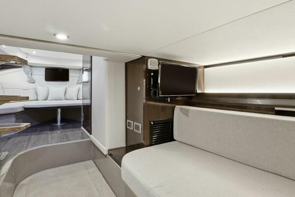 32ft Sea Ray Yacht For Sale