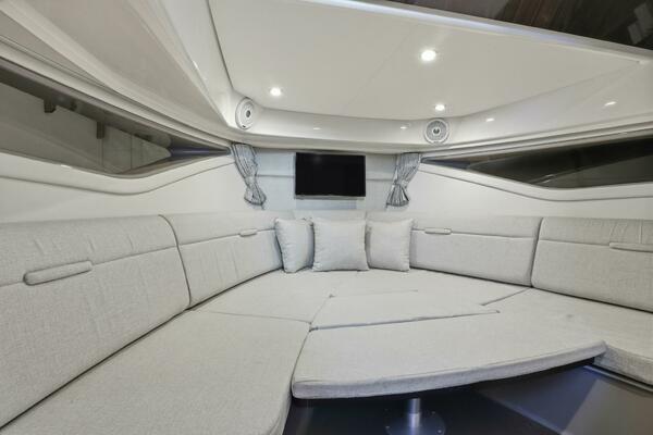 32ft Sea Ray Yacht For Sale