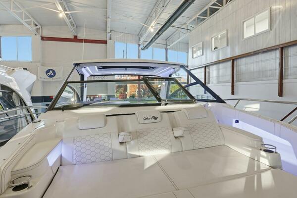 32ft Sea Ray Yacht For Sale