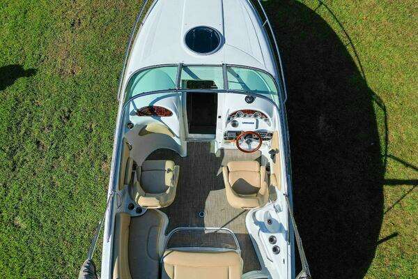 Photo of the 2015 Crownline 236 SC