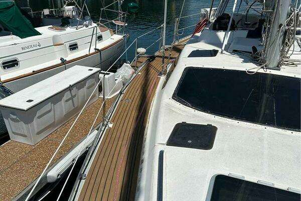 Photo of the 1991 Hunter Passage 42 "THREE DAYS"