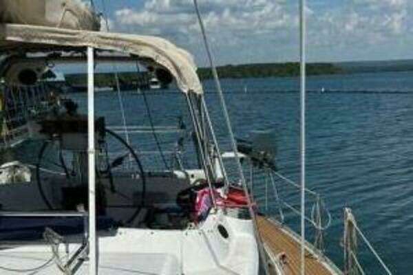 Photo of the 1991 Hunter Passage 42 "THREE DAYS"