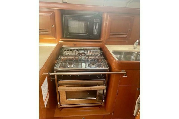 43ft Beneteau Yacht For Sale