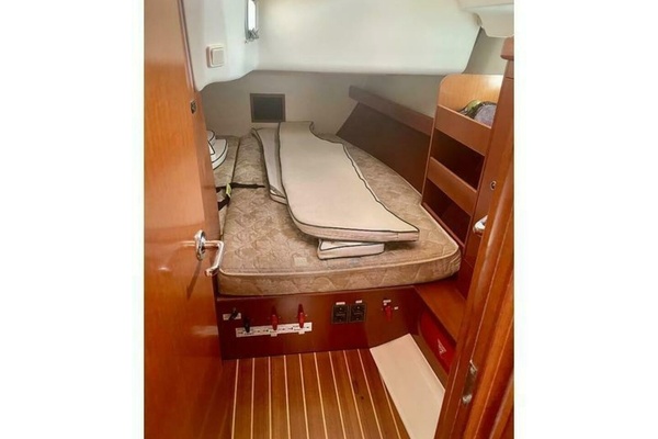 43ft Beneteau Yacht For Sale
