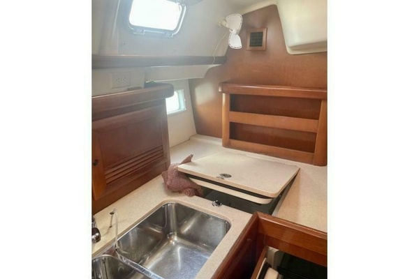 43ft Beneteau Yacht For Sale