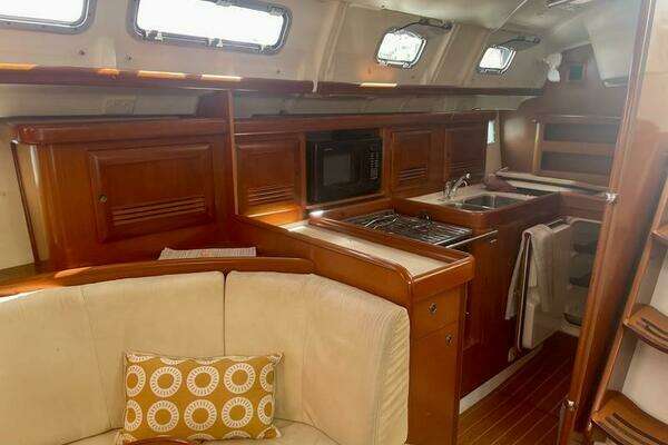 Photo of the 2007 Beneteau 423